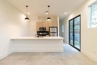 316 N Everton St in Houston, TX - Foto de edificio - Building Photo