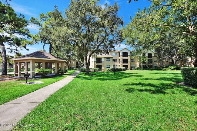 property at 13 Arbor Club Dr