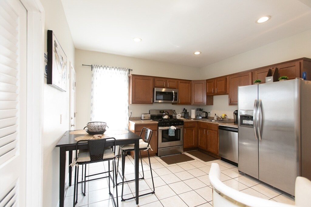 67 Dakota St in Boston, MA - Building Photo