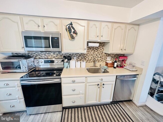 12010 Glen Alden Rd in Fairfax, VA - Building Photo - Building Photo