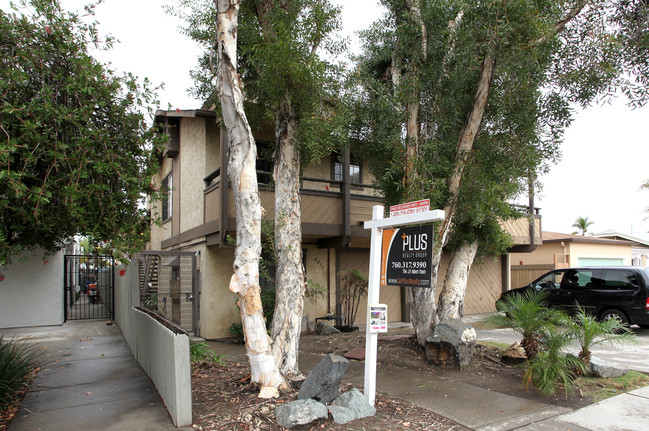 4077 Illinois St in San Diego, CA - Foto de edificio - Building Photo