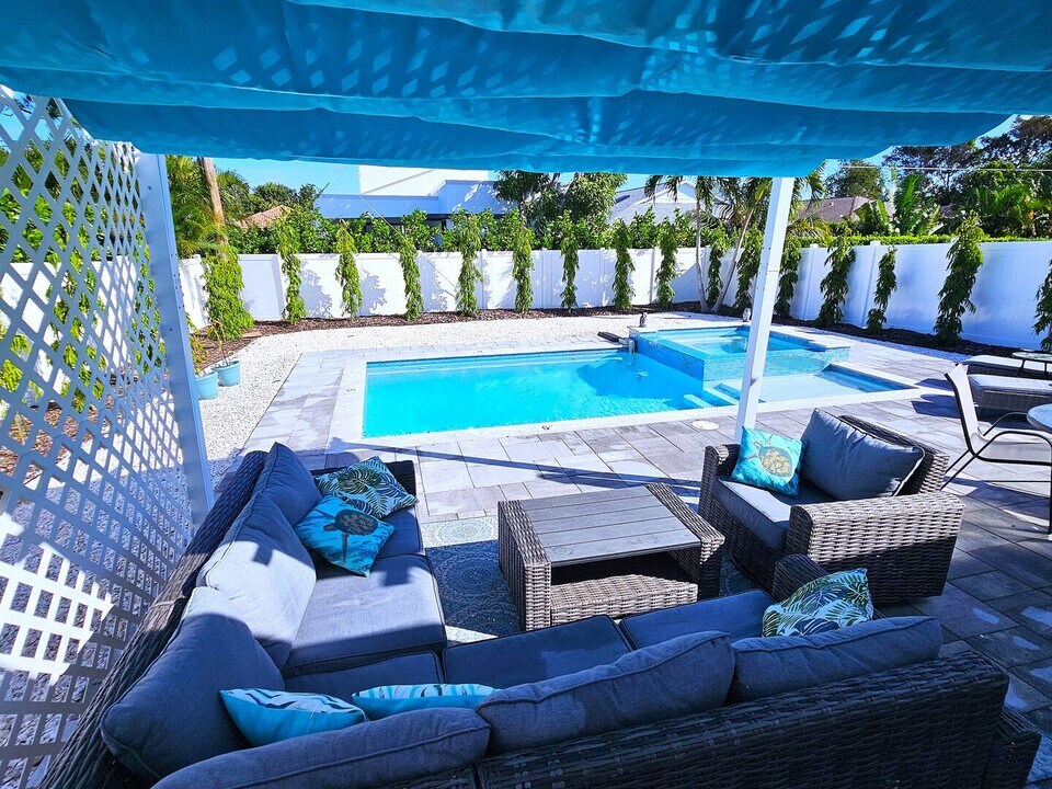 679 94th Ave N in Naples, FL - Building Photo