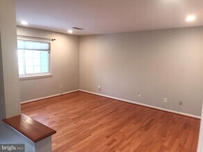 5700 Chapman Mill Dr in North Bethesda, MD - Building Photo - Building Photo