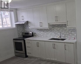 28 Estateview Cir in Brampton, ON - Building Photo - Building Photo