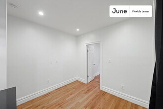 826 9th Ave in New York, NY - Building Photo - Building Photo