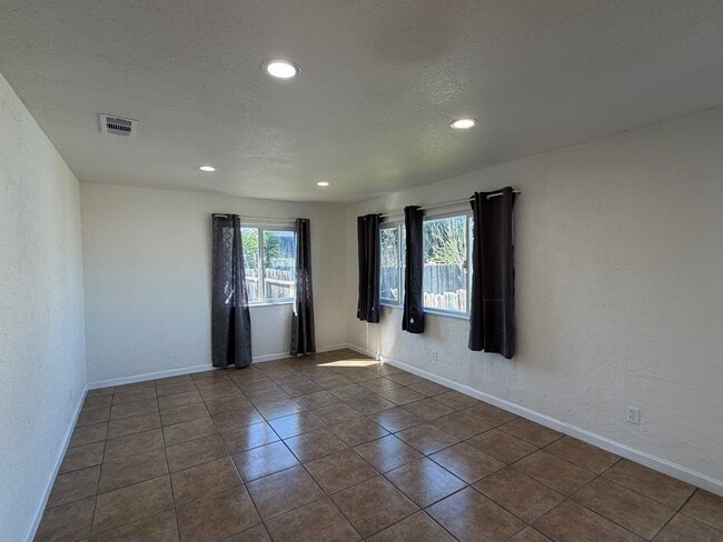 1534 Nadine Ave in Modesto, CA - Building Photo - Building Photo