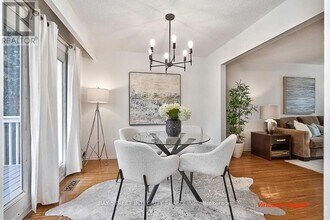 1261 Richards Crescent in Oakville, ON - Building Photo - Building Photo