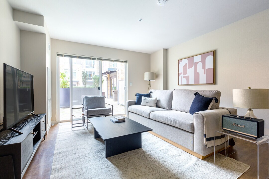 215 10th Ave E in Seattle, WA - Building Photo