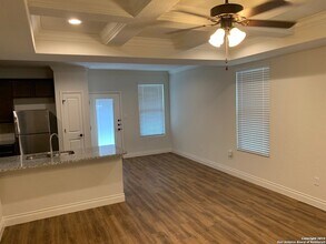 333 Untermaier St in New Braunfels, TX - Foto de edificio - Building Photo