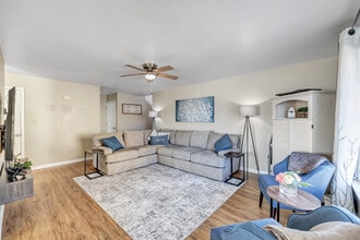341 Desplaine Rd in De Pere, WI - Building Photo - Building Photo