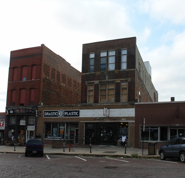 1211 Howard St