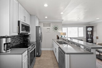 613 Avenida de la Plata in Thousand Oaks, CA - Building Photo - Building Photo