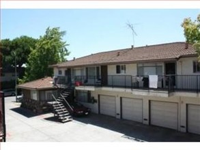 1121 Oakmont Dr in San Jose, CA - Building Photo - Building Photo