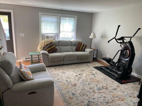 24 Carol Dr in Plainville, CT - Building Photo - Building Photo