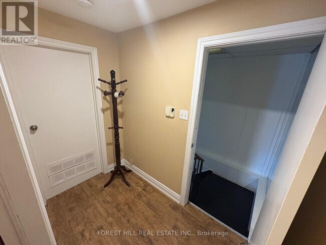 12 Mill St in Mississauga, ON - Building Photo - Building Photo