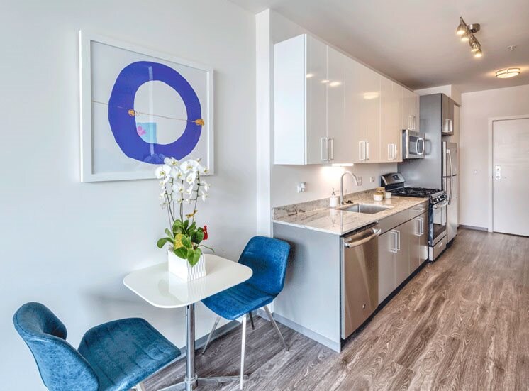 2354 N California Ave in Chicago, IL - Foto de edificio