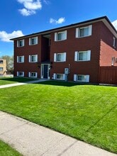 345 Adelaide Av W in Oshawa, ON - Building Photo - Building Photo