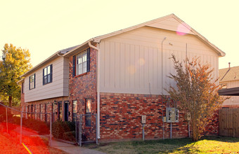 Fulton Park Towne Homes in Tulsa, OK - Building Photo - Building Photo