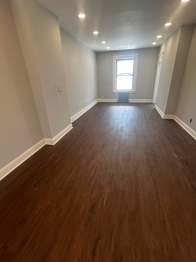 7233 West Chester Pike in Upper Darby Township, PA - Foto de edificio - Building Photo