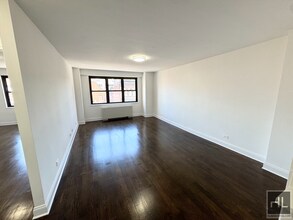 East 16 Avenue in New York, NY - Building Photo - Building Photo