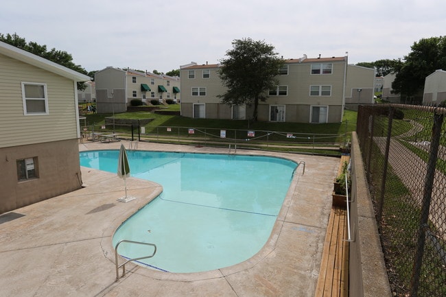 Parvin Estates in Kansas City, MO - Foto de edificio - Building Photo