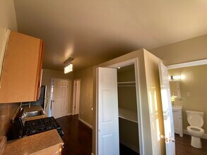 1520 W Champlost Ave, Unit 3F in Philadelphia, PA - Building Photo - Building Photo