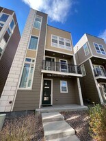 15839 E Broncos Pl in Englewood, CO - Building Photo