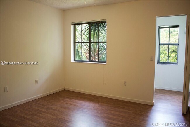 2427 Centergate Dr in Miramar, FL - Building Photo - Building Photo