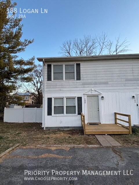 188 Logan Ln in Harrisonburg, VA - Foto de edificio