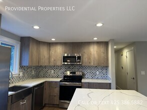 10521 NE 139th St in Kirkland, WA - Building Photo - Building Photo