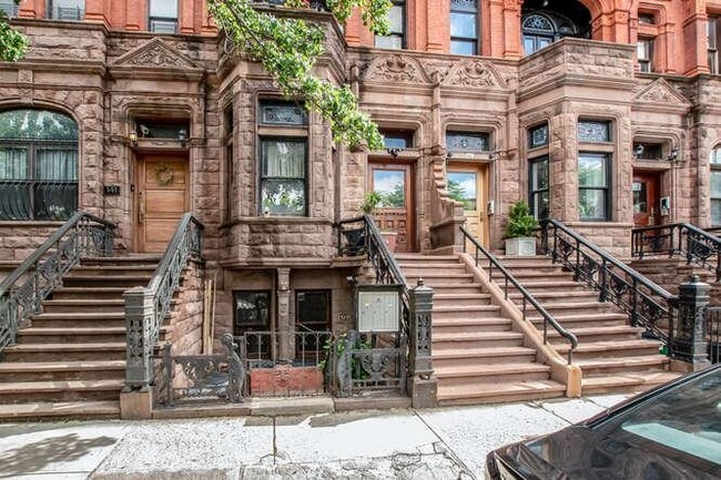 property at 139 W 122nd St