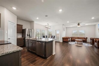 901 Euston St in Denton, TX - Building Photo - Building Photo