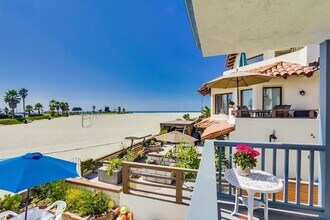 2645 Ocean Front Walk in San Diego, CA - Building Photo - Building Photo
