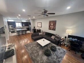 2411 N Hall St, Unit 6 in Dallas, TX - Building Photo - Building Photo