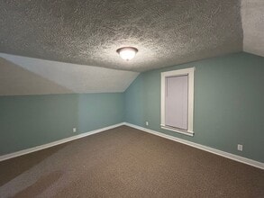 212 N Fourth St in Sturgis, MI - Building Photo - Building Photo