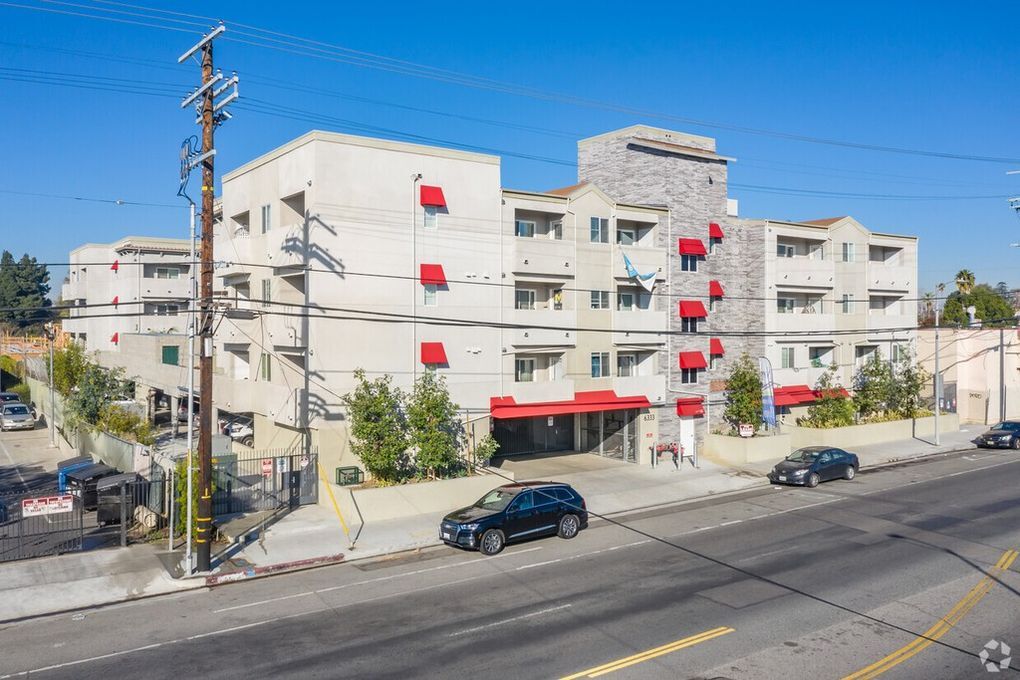 6333 Woodman Ave-Unit -409 in Los Angeles, CA - Building Photo