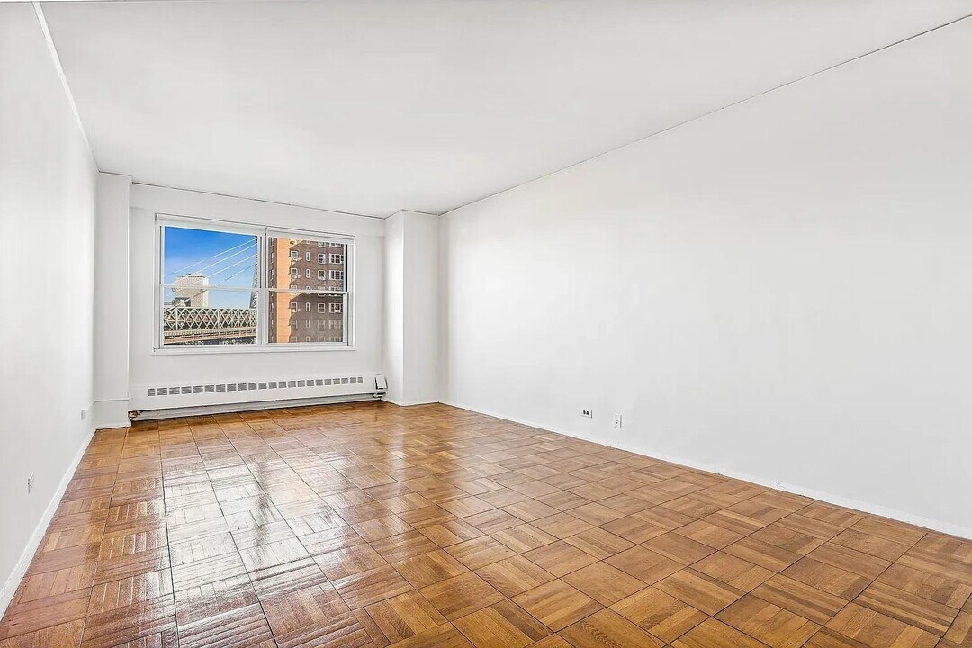 570 Grand St in New York, NY - Building Photo