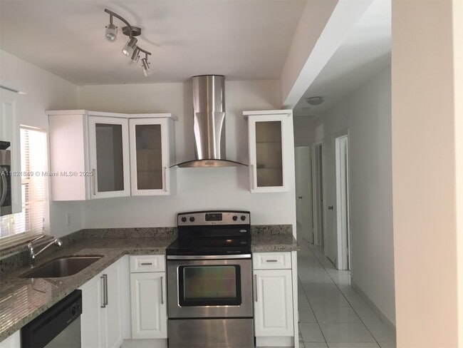 1435 NE 173rd St in North Miami Beach, FL - Building Photo - Building Photo