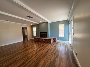7900 Shoshone Ave in Los Angeles, CA - Building Photo - Building Photo