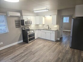 808 1st St N in Nampa, ID - Building Photo