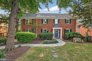 9302 W Parkhill Dr in Bethesda, MD - Building Photo