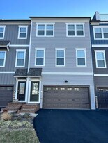 17982 Woods Overlook Dr in Dumfries, VA - Building Photo