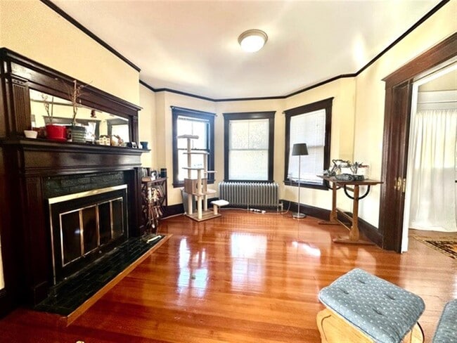 77 College Ave, Unit 1 in Somerville, MA - Foto de edificio - Building Photo