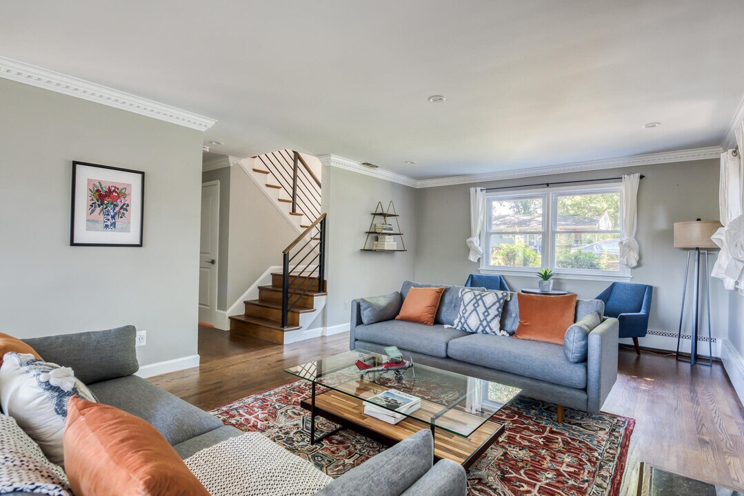 1422 21st St S in Arlington, VA - Building Photo