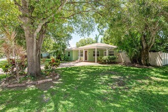 4001 W Estrella St in Tampa, FL - Building Photo - Building Photo