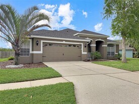 6817 Cromwell Garden Dr in Apollo Beach, FL - Building Photo