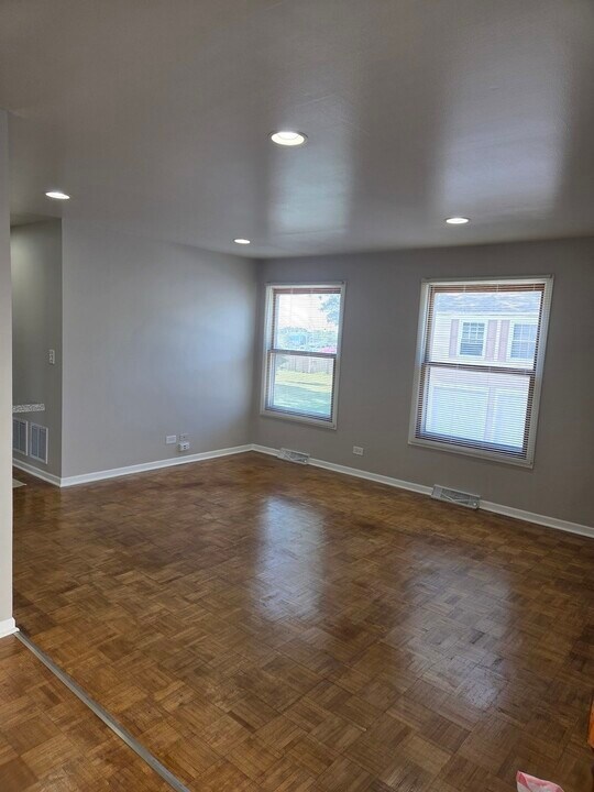 1255 Pearl Ave in Glendale Heights, IL - Building Photo