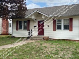 734 Marland Dr in Ponca City, OK - Building Photo