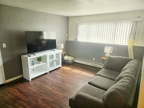 1300 14th Ave NW, Unit 3 in Minot, ND - Foto de edificio - Building Photo