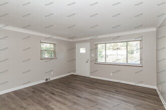 2703 Westbrook Dr in Cincinnati, OH - Building Photo - Building Photo